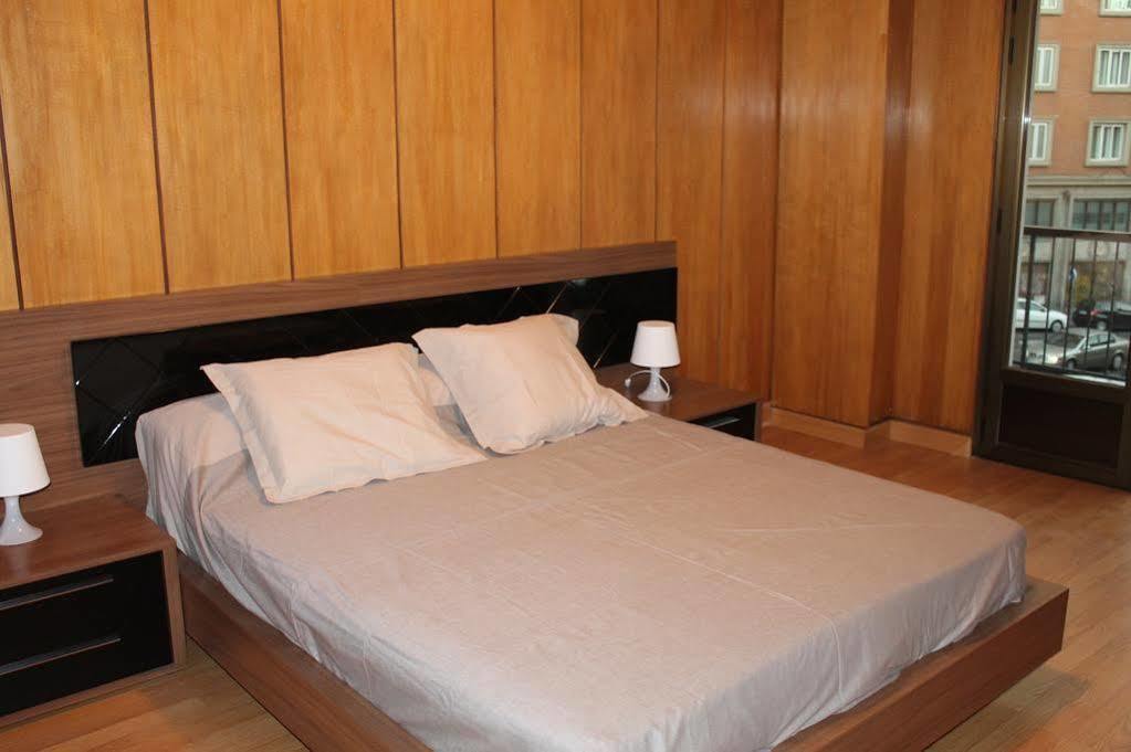 Apartamentos Rialto Madrid Bagian luar foto
