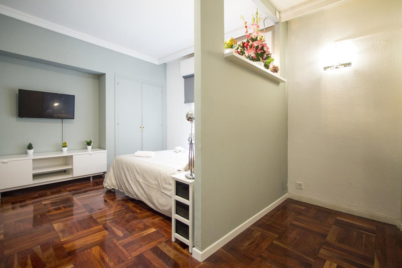 Apartamentos Rialto Madrid Bagian luar foto